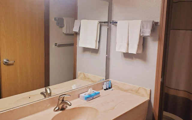 Blackstone Lodge & Suites