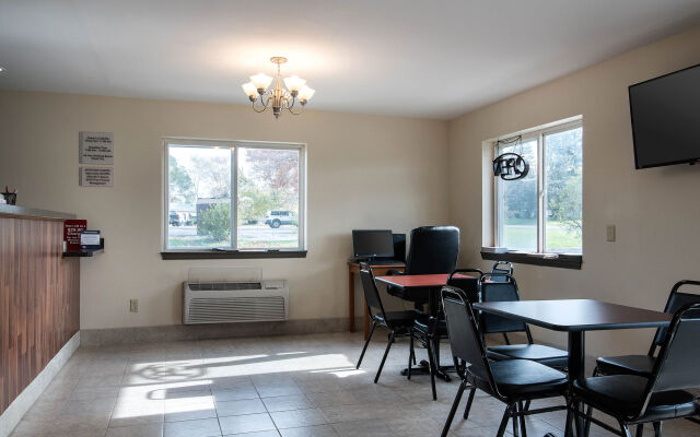 Econo Lodge Inn & Suites Canandaigua