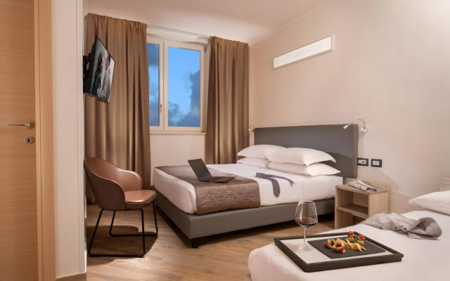 Simon Hotel