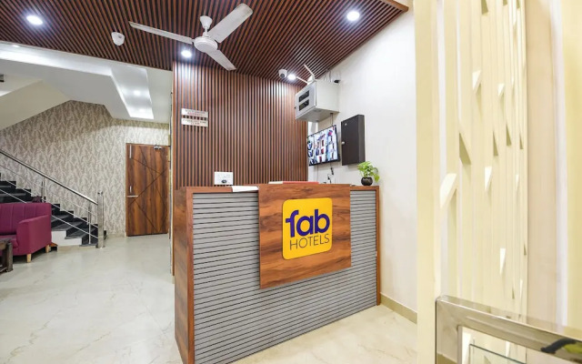 Fabhotel Regal