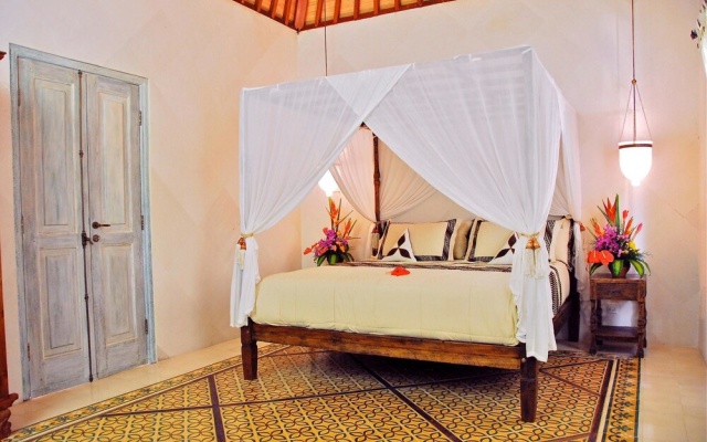 Villa With 3 Bedrooms in Kabupaten Badung, With Private Pool, Enclosed – Guest Rooms – Kerobokan
