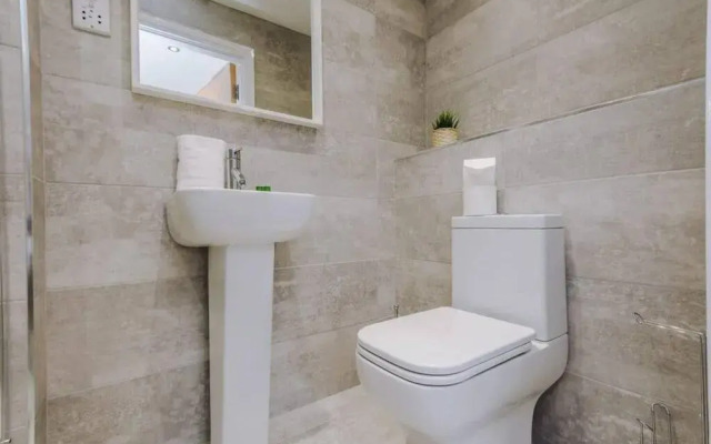 Charming 2 bedroom in Central Lpl - parking included!