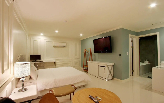 Bando Tourist Hotel