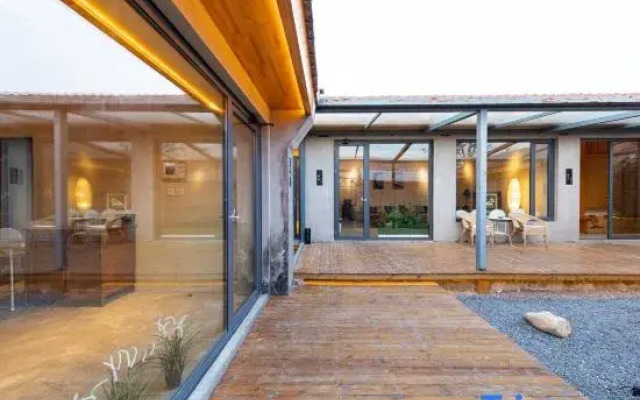 Rareyard Baihujian B&B