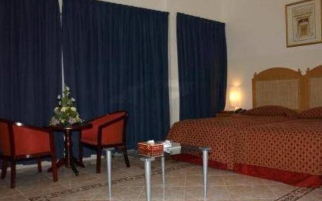 Ramee Guestline Hotel Apartments 1