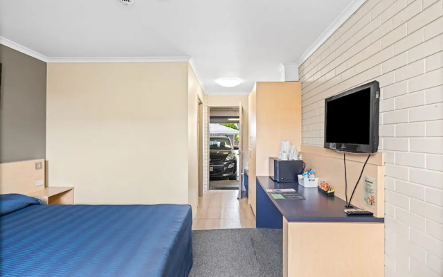 Morayfield Tavern & Motel
