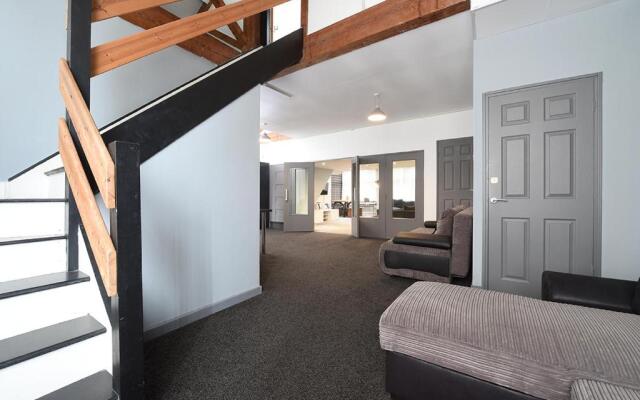 Penthouse Warehouse Slps 18 (61)