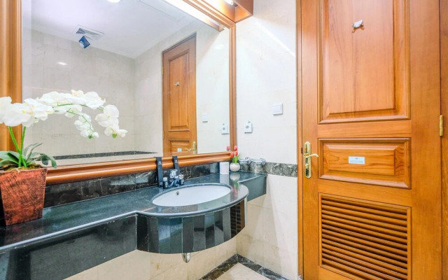 Homey And Comfort Studio At Roosseno Plaza Apartment