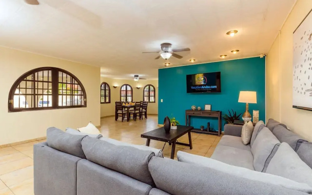 Beautiful 4BR 3BA Villa w Private Pool Jacuzzi