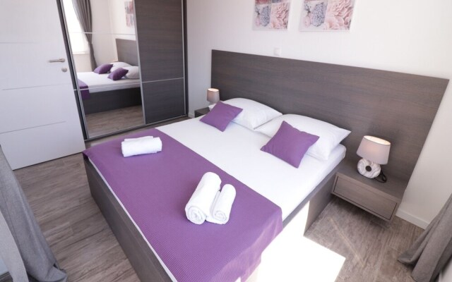 Apartments & Rooms Danivan Pool Villas B