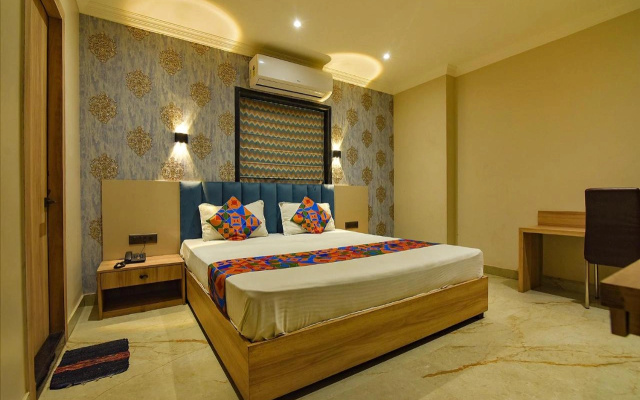 FabHotel Seventy Seven