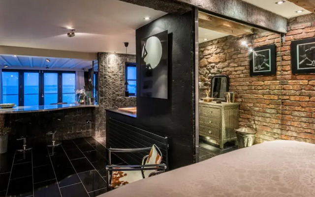 Black Moon - Adults Only