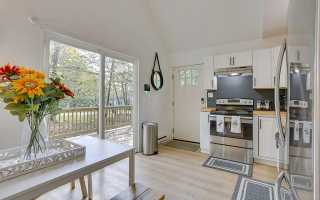 Modern Poconos Chalet w/ Private Hot Tub, Fire Pit