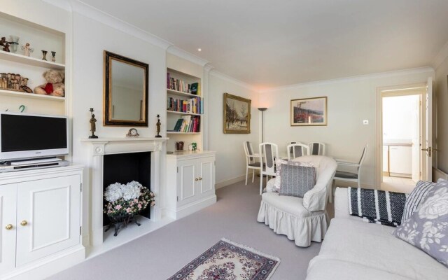 Covent Garden: Bright and Charming 2bed Flat