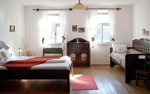 Casa Cu Zorele Crit 189