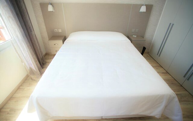 Nerreids Apartment E32 by Ezoria Holiday Rentals