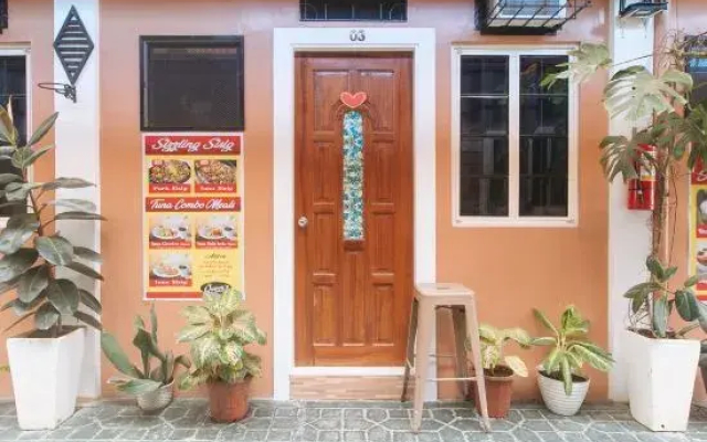 RedDoorz @ Queens Hometel