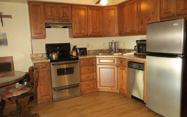 Three Seasons Hotel Suites by Crested Butte Lodging