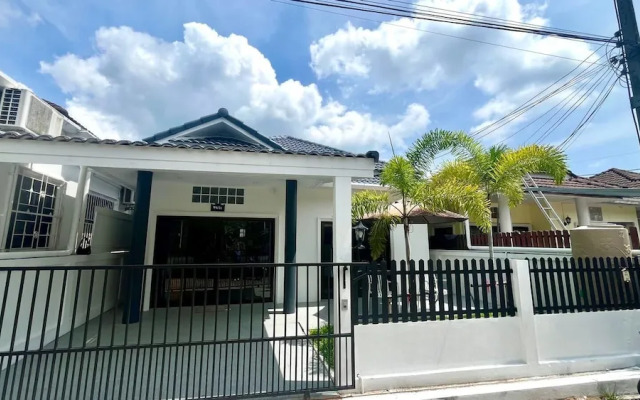 White House With 2br-1bath Near Kathu Water Fall