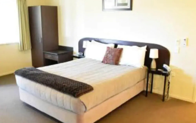 BKs Chardonnay Motor Lodge