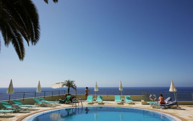 Madeira Regency Cliff