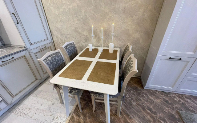 Апартаменты на улице Прапорщика Комарова 52