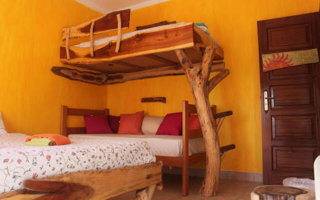 Almagreira Surf Hostel