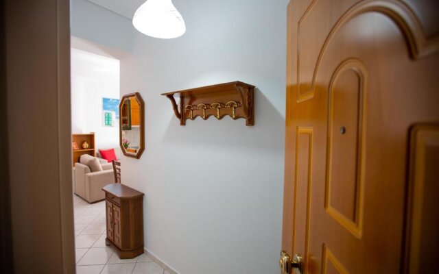 Poly's charming home - City center & near the beach 2bedroom apartment
