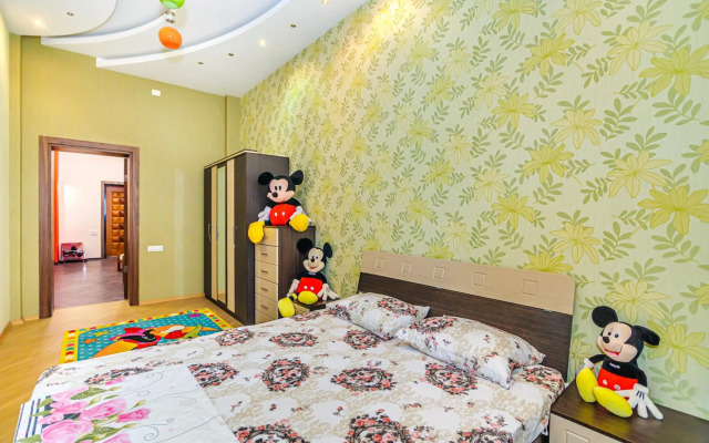 NIzami Street 4 Room DeLuxe. New Building!