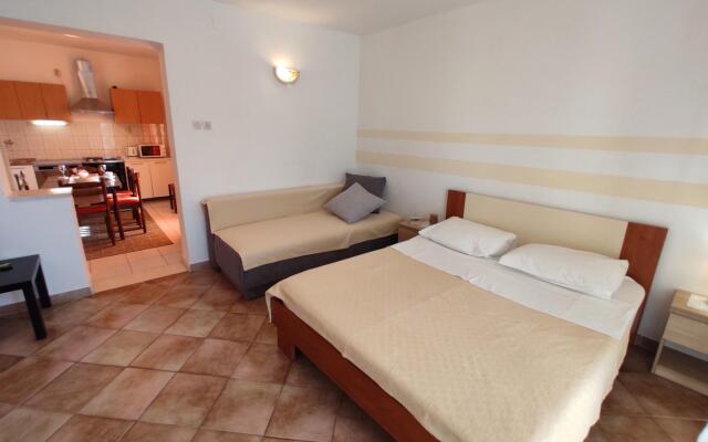 Naki - Terrace & Free Parking - A2