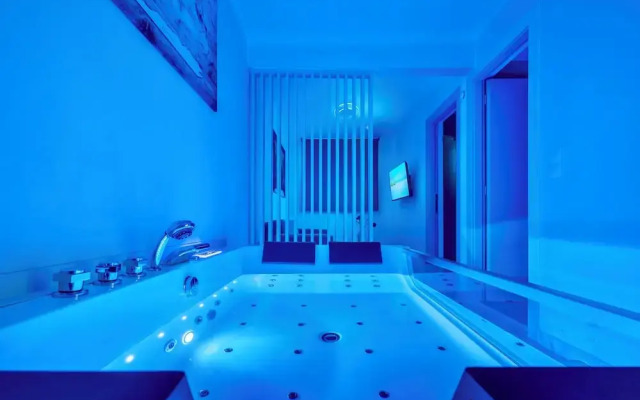Premium Jacuzzi Suite at the City Center