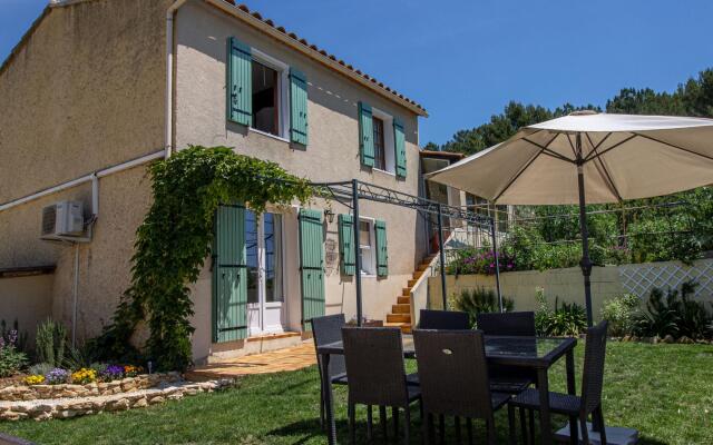 Magnificent Villa in Gargas with Private Swimming Pool