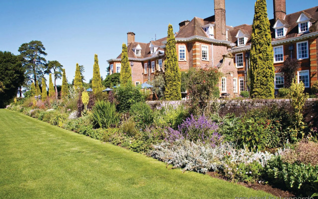 Barnett Hill - Luxury Hotel
