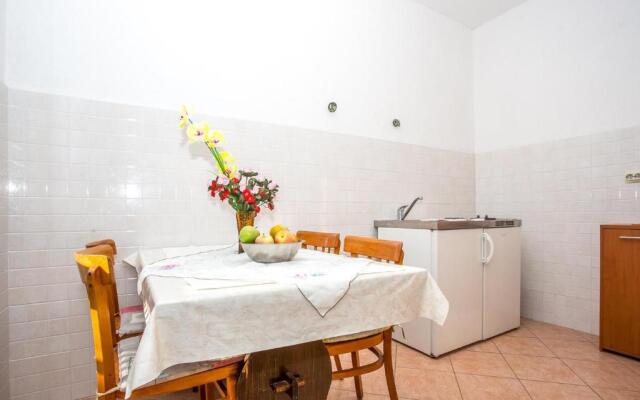 Apartments Nuic 748