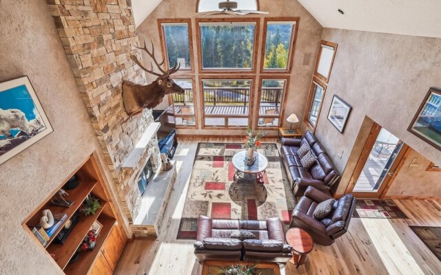 Rounds Retreat 4 Bedroom Home by RedAwning