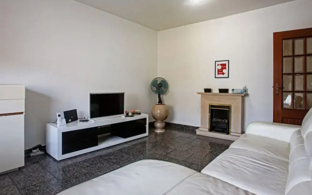 Charming 2 Bedroom Apartment in Lisbon