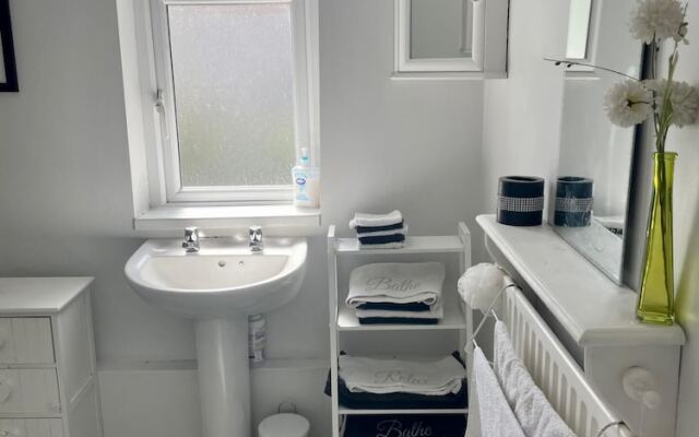 Impeccable 2-bed House in Leytonstone East London