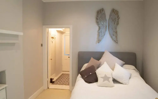 Stunning First Floor Flat In Excellent Location