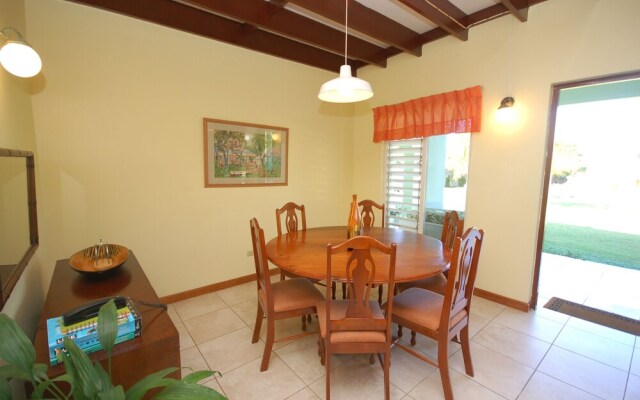 Miramar Villas, 6br by Jamaican Treasures