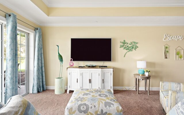 Rvh_326r Centre Court 3 Bedroom Condo