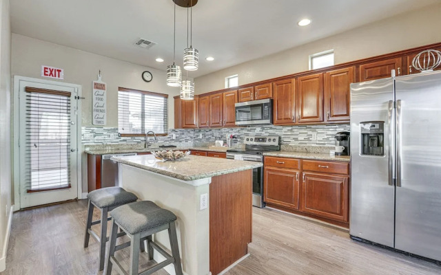 Family-friendly Phoenix Home: 5 Mi to Westgate!