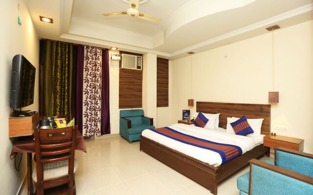 OYO 8876 Hotel Sarthi