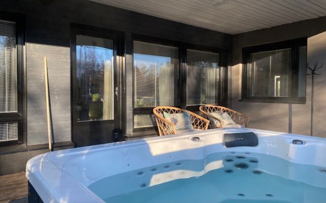 Idyllic Villa Unikko With Jacuzzi And Sauna