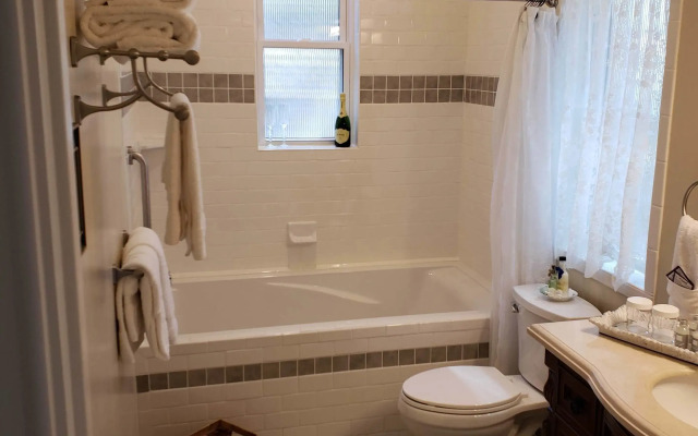 The River Belle Inn