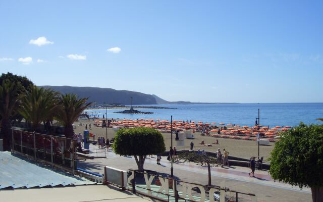 On the Las Vistas Beach. A pie de Playa.