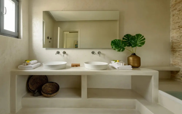 Phaos Cellaria Estate