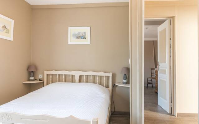 Simplistic Holiday Home in St-Laurent-sur-Mer with Terrace