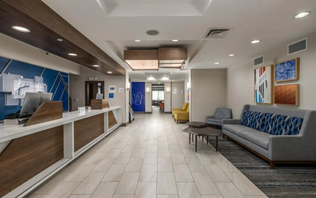 Holiday Inn Express Hotel & Suites Vancouver Mall by IHG