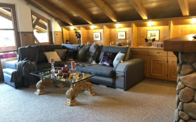 Golden Gapa River Luxury Penthouse 25
