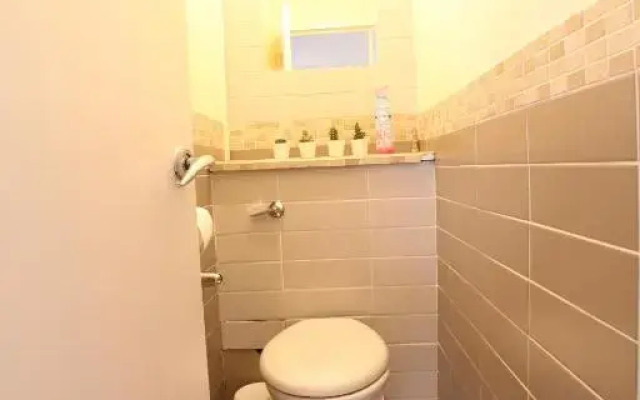 Chelsea off Kings Road One Bedroom Apartment with balcony